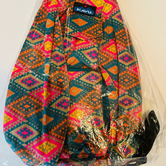 STILL IN THE BAG KAVU (NWT) RHUMBUS RUG SLING BAG - Picture 2 of 5